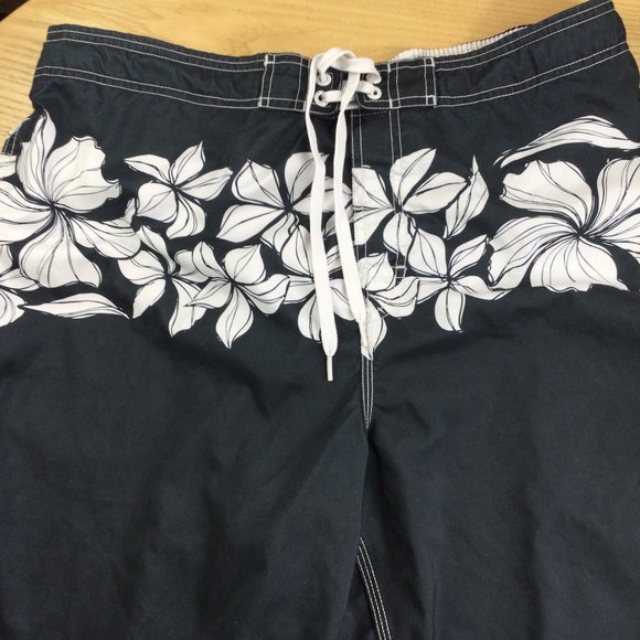 Speedo Black/White Hibiscus Board Shorts, XL - Picture 2 of 5